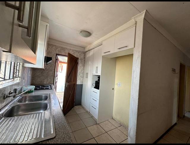 3 BEDROOM HOUSE FOR SALE IN LOTUS GARDENS